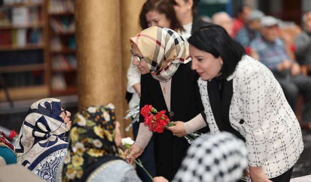 Necmiye Büyükkılıç ve Sümeyra Çiçek’ten Huzurevi Ziyareti