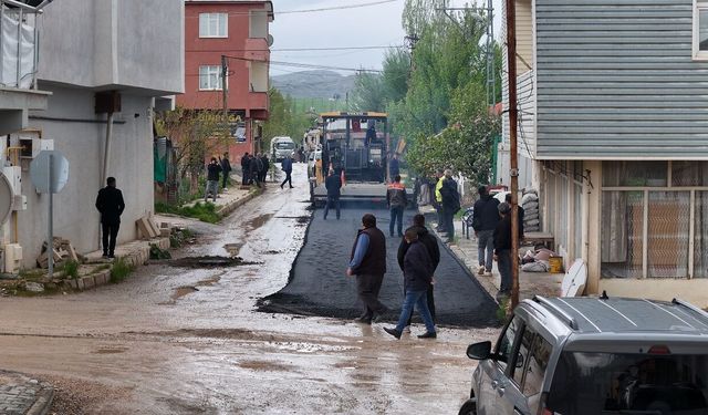 Büyükşehir’den Sarız’a Ana Arterde Yol Yapım ve Sıcak Asfalt Çalışması