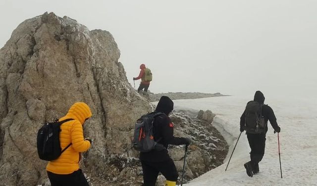 Kayserili Dağcılar Bayram Tatilini Zirvede Geçirdi
