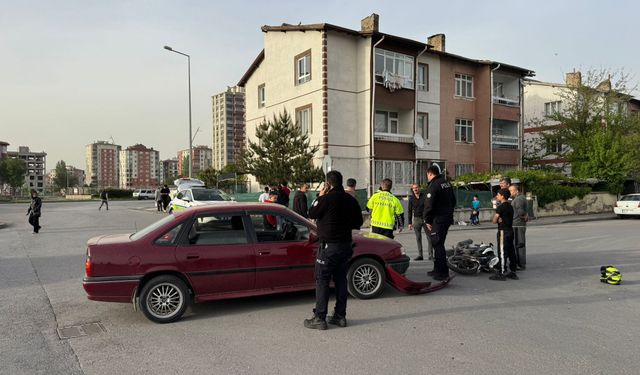 Otomobil ile Motosiklet Çarpıştı: 1 Yaralı