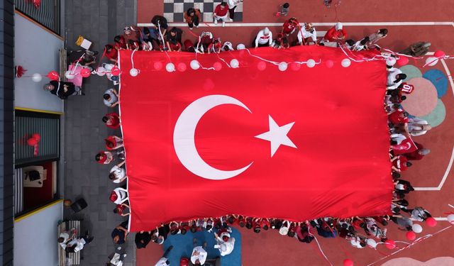 Çocuk Kütüphanesi Miniklerinden A Milli Takıma Yürekleri Isıtan Destek