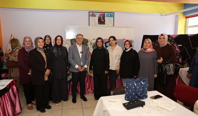 Başkan Özdoğan, El Emeği Göz Nuru Eserleri İnceledi