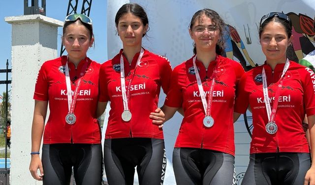 Şehit Necmettin Bayraktar Ortaokulu’ndan Türkiye 2’nciliği Başarısı