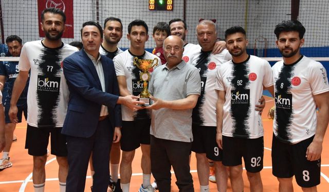 Kurumlar ve Mahalleler Arası Voleybol Turnuvası Sona Erdi