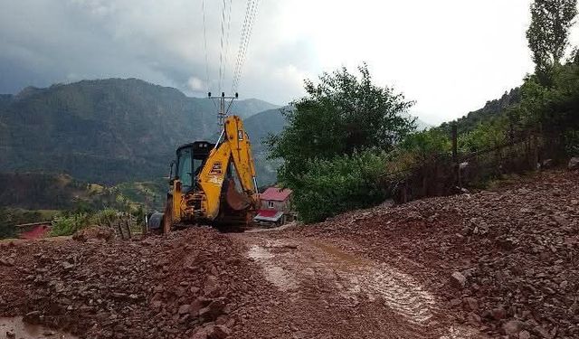 Yahyalı'da Sel Nedeniyle Kapanan Mahalle Yolu Ulaşıma Açıldı