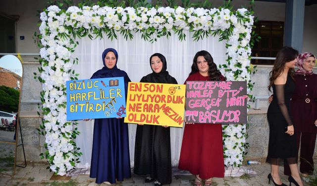 Yahyalı Anadolu İmam Hatip Lisesi'nde Mezuniyet Sevinci