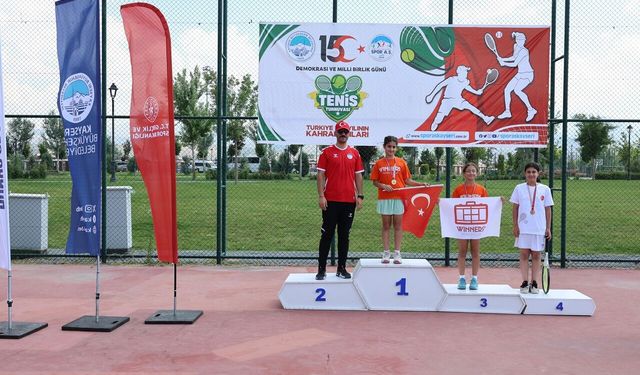 Büyükşehir'in 15 Temmuz Tenis Turnuvası Şampiyonları Belli Oldu