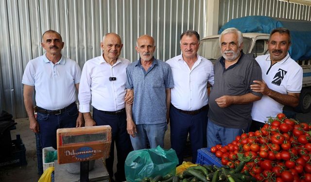Başkan Öztürk Kapalı Pazar Yerinde Esnaf ve Vatandaşlarla Buluştu