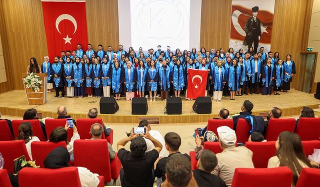 KAYÜ Develi Sosyal ve Beşeri Bilimler Fakültesi'nde Mezuniyet Töreni Düzenlendi