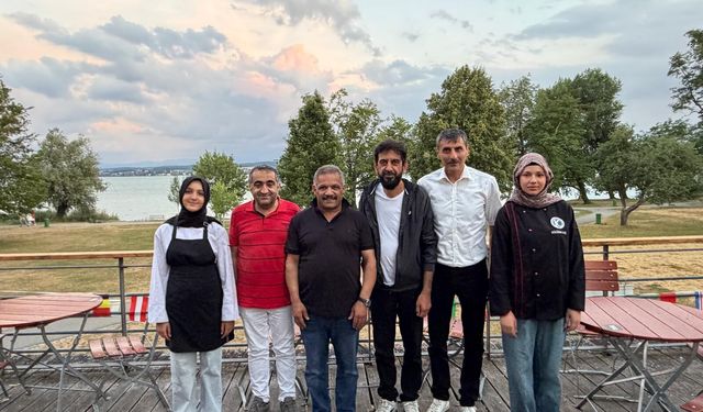 AKİB Genel Başkanı Hızar, Almanya'da Staj Yapan Kayserili Öğrencilerle Bir Araya Geldi