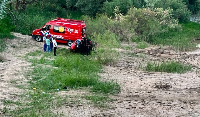 Kızılırmak'ta Bot Faciası: 11 Yaşındaki Çocuk Kurtarıldı, Baba Kayıp