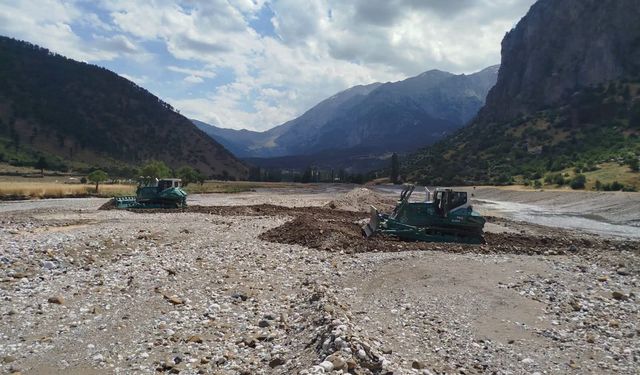 DSİ'den Yahyalı'da Sel Sonrası Temizlik Çalışması