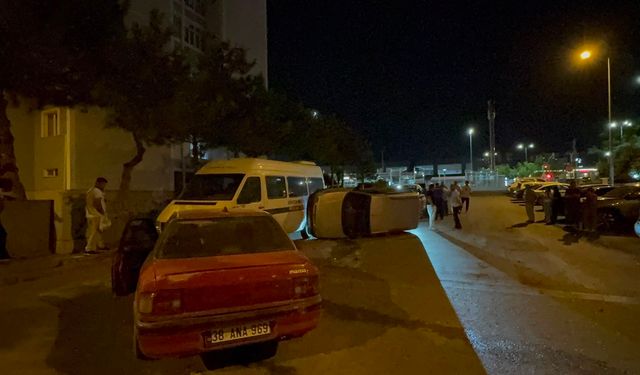 Otomobil İle Hafif Ticari Araç Çarpıştı: 3 Yaralı