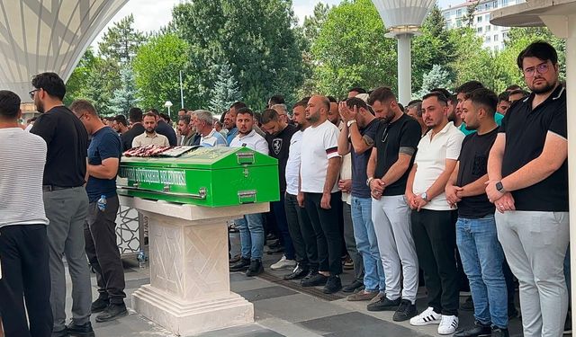 Kazada Hayatını Kaybeden Genç Kadın Toprağa Verildi