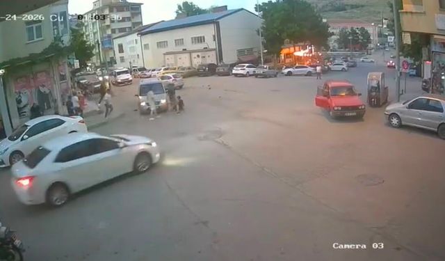 Yahyalı’da Otomobil İle Motosikletin Çarpıştığı Kaza Kamerada