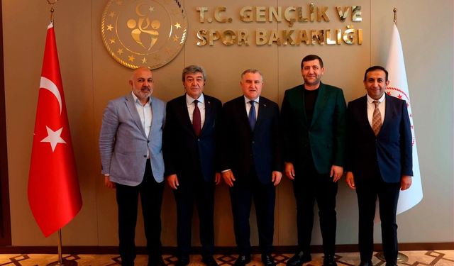 AK Parti ve MHP Milletvekilleri ile Kayserispor Yönetiminden Bakan Bak'a Ziyaret