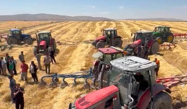 Bünyan'da Anız Yangınına Çiftçiler Traktörleriyle Müdahale Etti