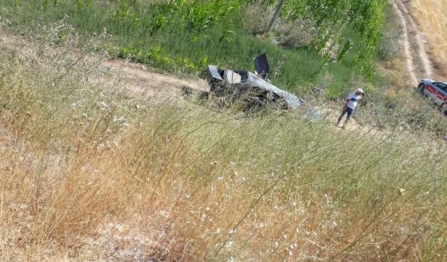 Bünyan’da Otomobil Tarlaya Devrildi: Baba-Oğul Hayatını Kaybetti