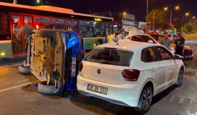 Kayseri’de İki Otomobil Çarpıştı: 3 Yaralı