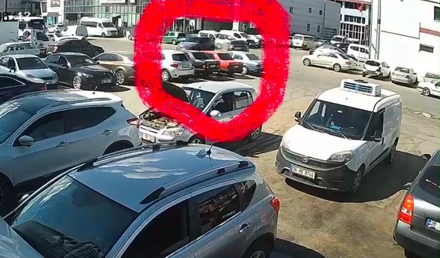 Kayseri’de İki Otomobilin Çarpıştığı Kaza Kamerada