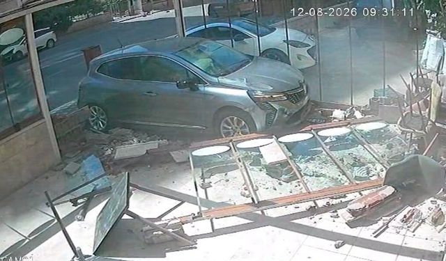 Kayseri’de Otomobil Fırına Girdi