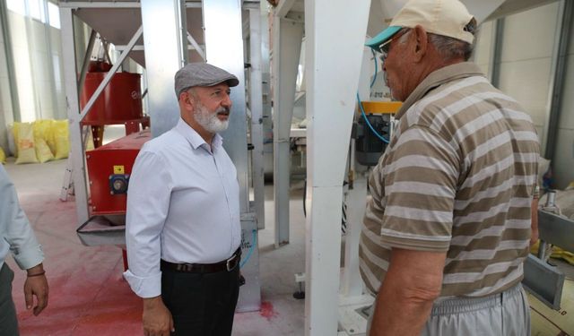 Başkan Çolakbayrakdar, Hububat Eleme ve Paketleme Tesisi’ndeki Çiftçilerle Bir Araya Geldi
