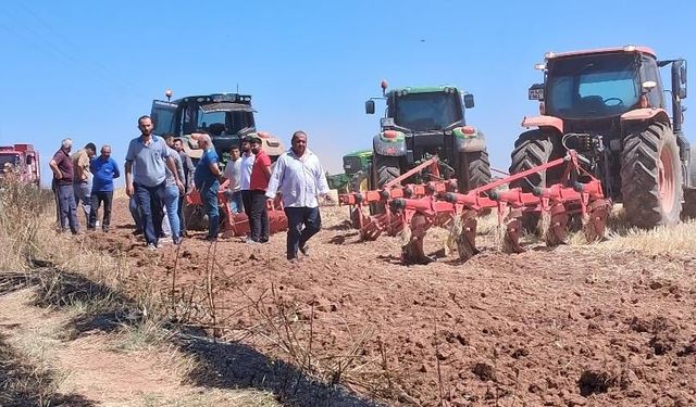 Bünyan'da Anız Yangınına Çiftçiler Traktörleriyle Müdahale Etti