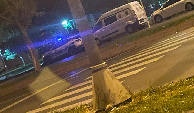 Otomobil İçinde Bıçaklanan Şahıs Hastaneye Kaldırıldı