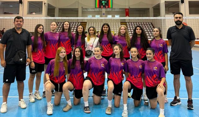 Kayseri Kız Voleybol Takımı Türkiye Üçüncüsü Oldu
