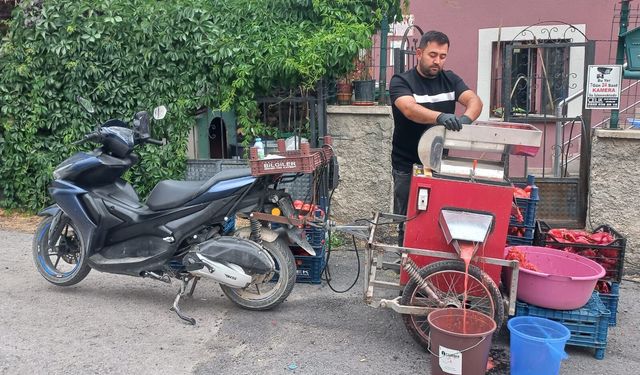 Muhtardan Mahalle Sakinlerine Ücretsiz Salça Hizmeti