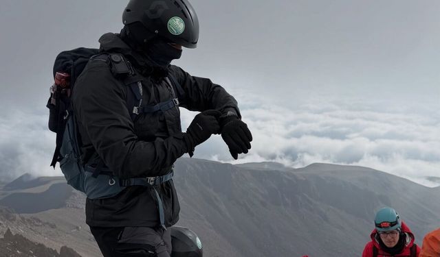 Dağcılardan Erciyes’in Zirvesine 30 Ağustos Tırmanışı