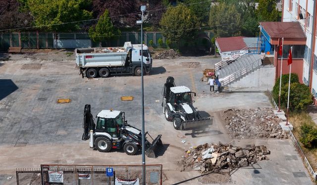Büyükşehir’den Eğitime “Yeşil” Dokunuş: 3 Okulun Çehresi Değişti