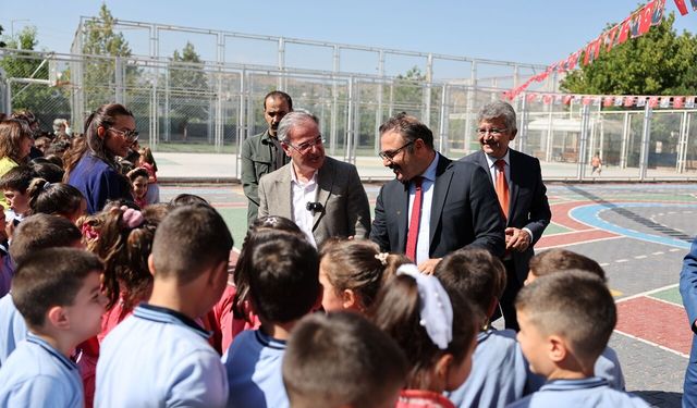 Başkan Özdoğan, Öğrencilerin Yeni Dönem Heyecanına Ortak Oldu