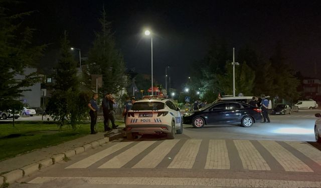 Akrabalar Arasında Bıçaklı Kavga: 1 Yaralı