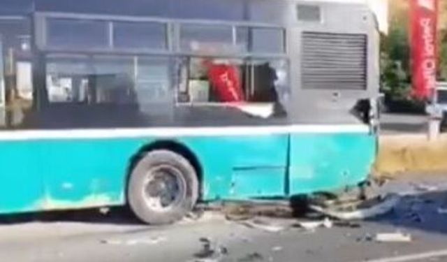 Özel Halk Otobüsü ile Minibüs Çarpıştı: 3 Yaralı
