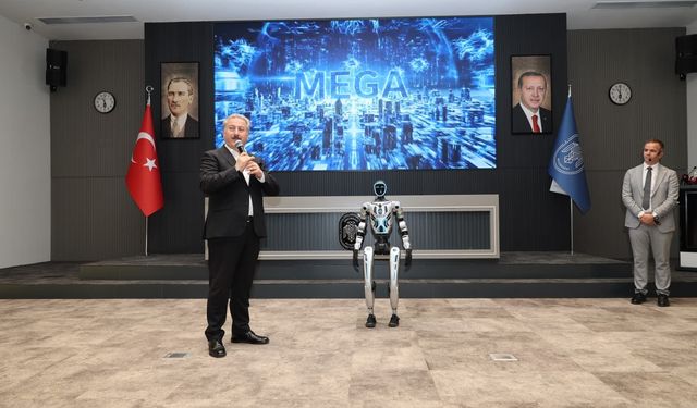 Belediyecilikte Çığır Açan Hamle: İnsansı Robot Mega Basına Tanıtıldı
