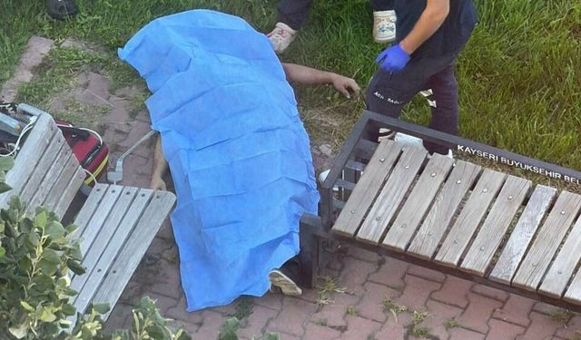 Erkek Şahıs Parkta Ölü Bulundu