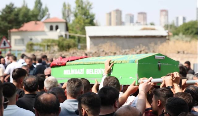 Kazada Hayatını Kaybeden Kayserili İş İnsanı ve Oğlu Toprağa Verildi
