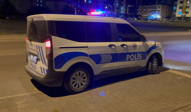 Bıçakla Yaralanan Şahıs Hastaneye Kaldırıldı