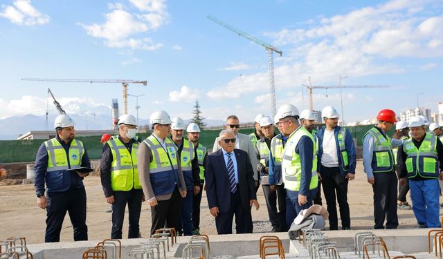 Başkan Büyükkılıç, Kartal Katlı Kavşağı’nda Çalışmaları Yerinde İnceledi