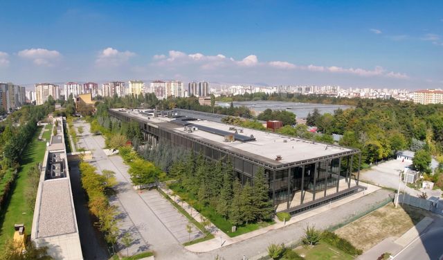 AGÜ Senatosundan Dünya Kamuoyuna Yapay Zekâ Uyarısı