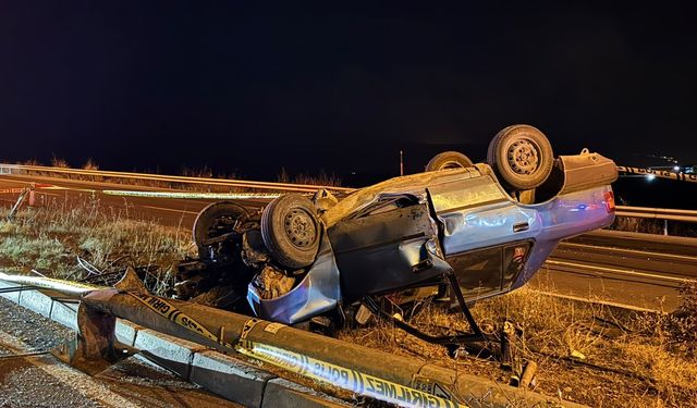Kayseri’de Otomobil Refüje Devrildi: 2 Yaralı