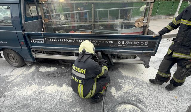 Kayseri’de Seyir Halindeki Kamyonetin Tekerleği Yandı