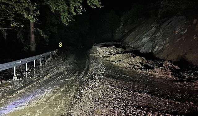 Sel Nedeniyle Kapanan Kapuzbaşı Yolu Yeniden Ulaşıma Açıldı