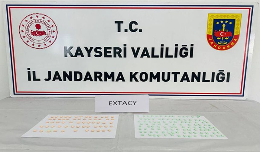 Jandarmadan uyuşturucu operasyonu: 176 adet sentetik hap ele geçirildi