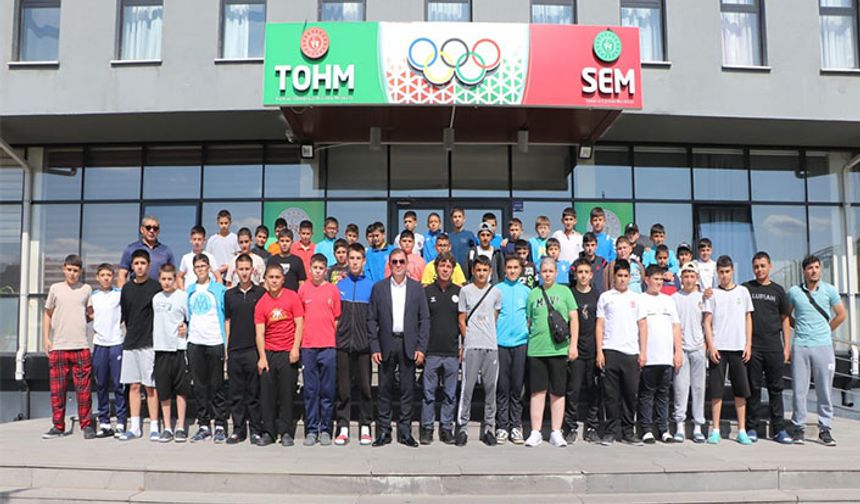 Kayserili güreşçiler Sivas’a gitti