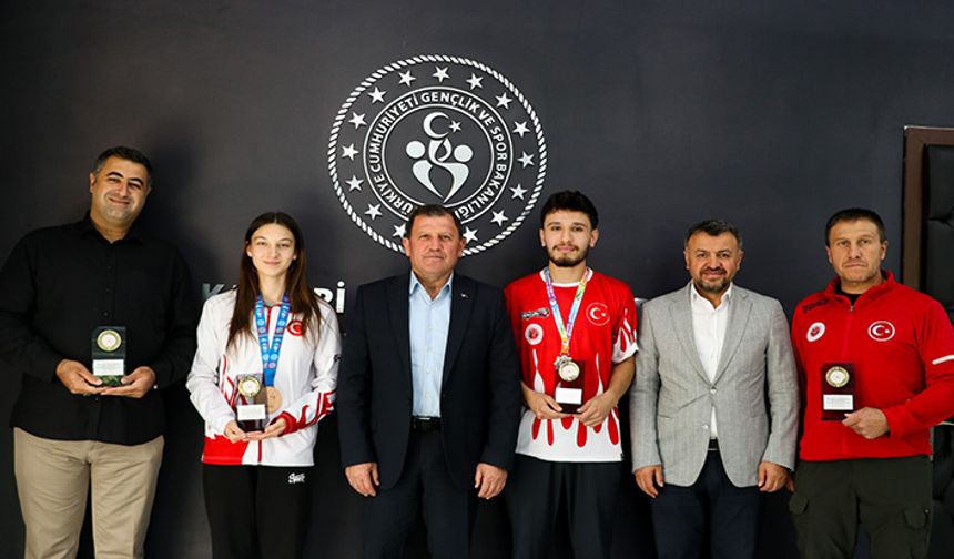 Kayserili sporcular Avrupa Kick Boks Şampiyonası’ndan madalyalarla döndü