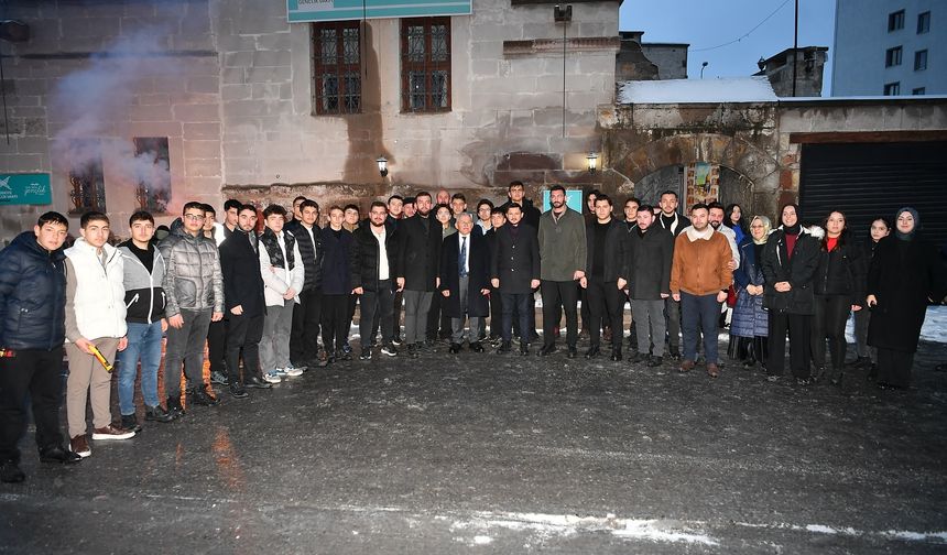 Genç Dostu Başkan Büyükkılıç'tan Gençlerle Samimi Buluşma