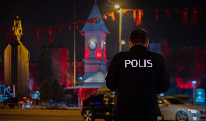 Polis ekipleri 532 bin 500 adet makaron ele geçirdi