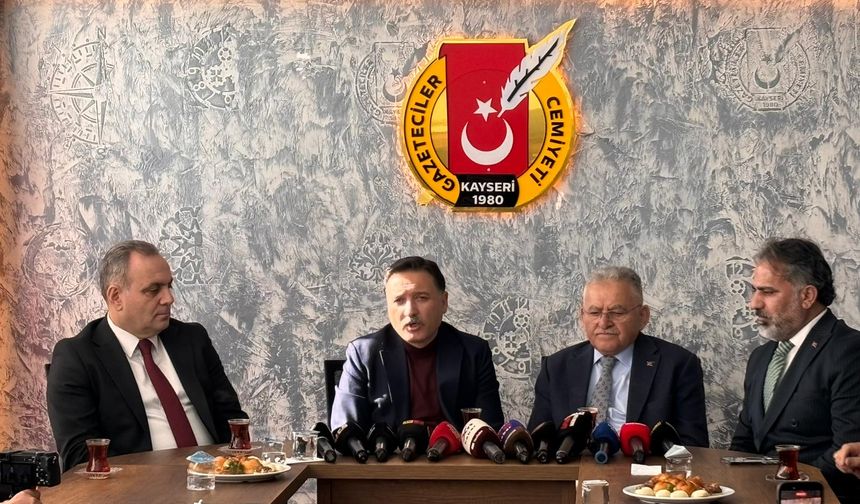 Çiçek: Gazetecilik insanın içine girdi mi, anladığım kadarıyla çıkmıyor